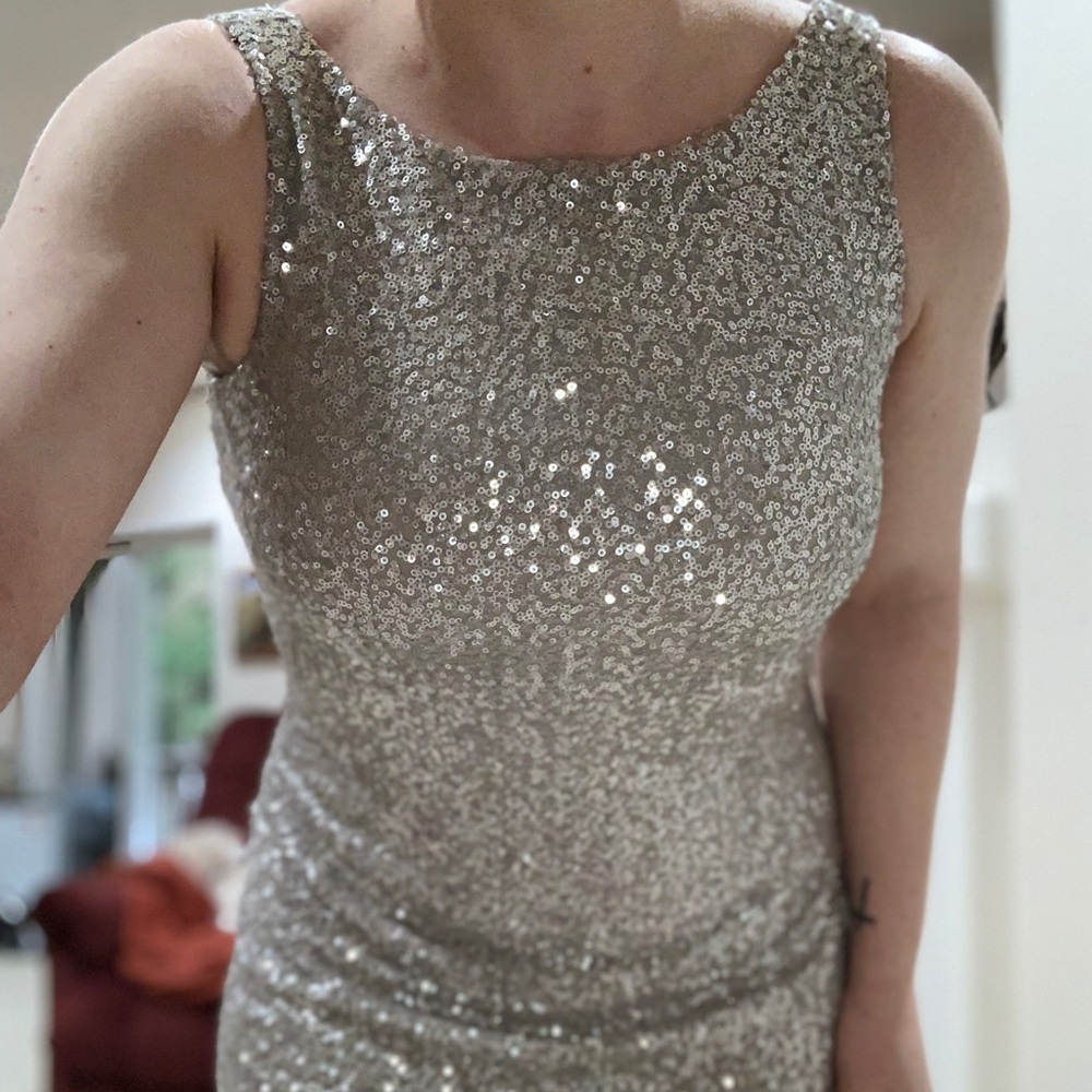 SEQUINED EVENING GOWN DRESS // Size 2